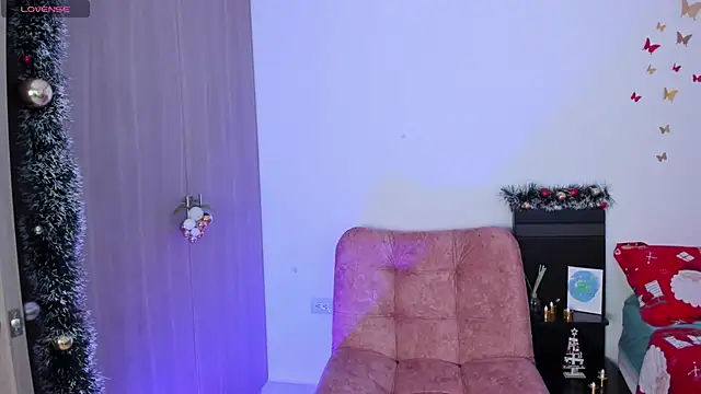 AndreaVelasco online show from December 19, 9:11 pm