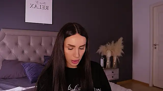 Kim Oberlin  online show from December 4, 11:30 am