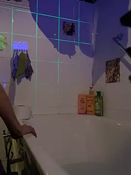 Snapshot of Gilgamesch1704 chatting on December 28, 11:05 pm Gilgamesch1704 online show from December 28, 11:05 pm