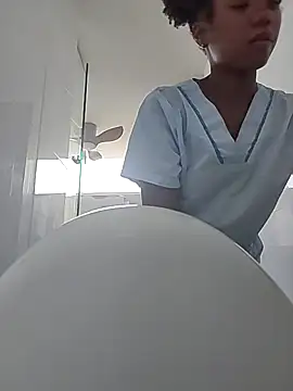 Snapshot of AriLennox_ chatting on March 4, 1:39 pm AriLennox online show from March 4, 1:39 pm