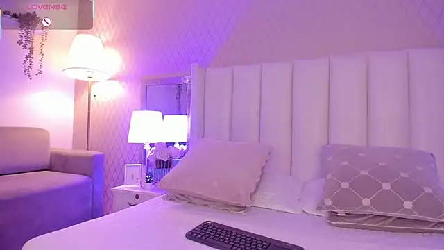 SophiaSmiiths  online show from February 23, 9:12 pm