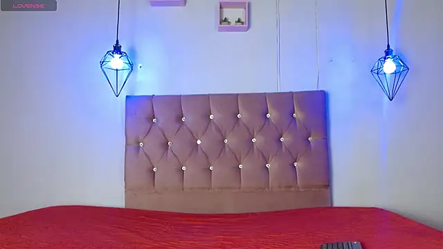 couple lovelyds online show from February 19, 12:33 pm