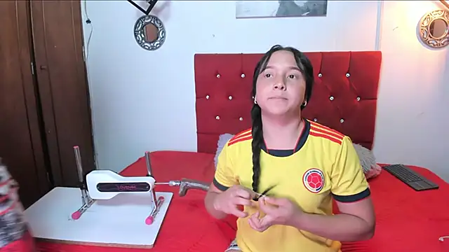 couple lovelyds online show from March 6, 12:30 pm