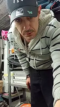 Snapshot of Danny22333 chatting on March 2, 6:47 am Danny22333 online show from March 2, 6:47 am