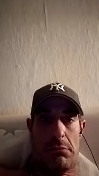 Snapshot of Danny22333 chatting on April 16, 12:22 am Danny22333 online show from April 16, 12:22 am