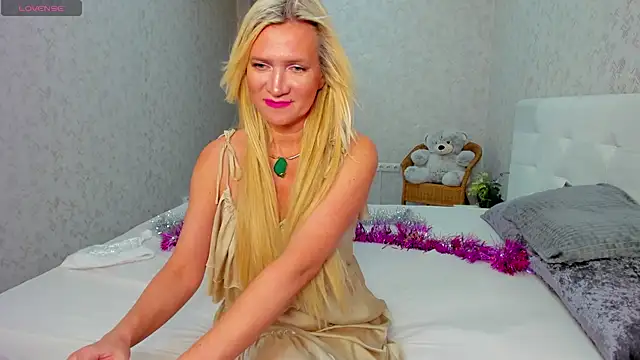 Luna  Lewis online show from December 27, 8:24 am