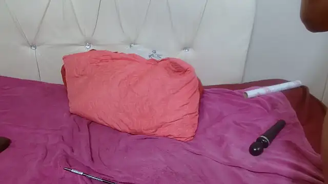 AuntyBigMadam87 online show from September 9, 11:37 pm