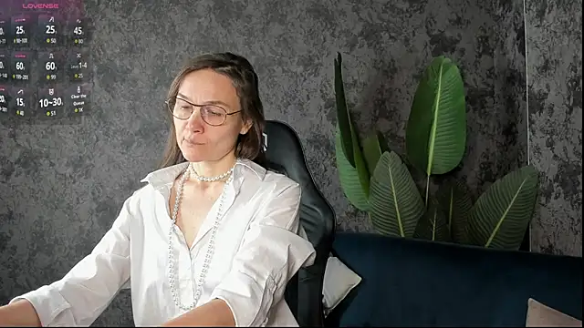 Snapshot of Lillian_White chatting on November 11, 11:38 pm Lillian White online show from November 11, 11:38 pm