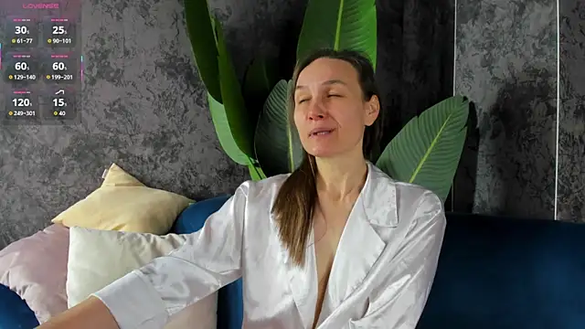 Snapshot of Lillian_White chatting on December 1, 12:04 am Lillian White online show from December 1, 12:04 am