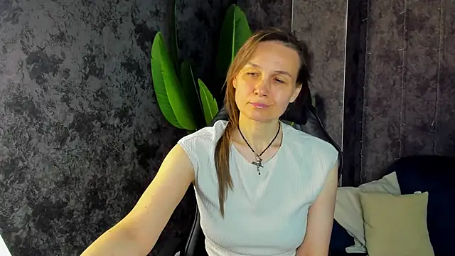 Lillian White online show from May 6, 1:03 am
