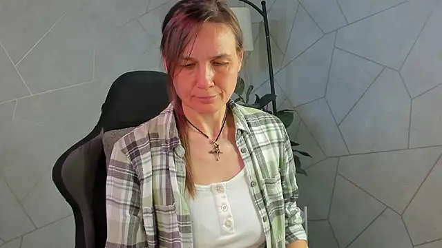 Lillian White online show from May 8, 9:14 am