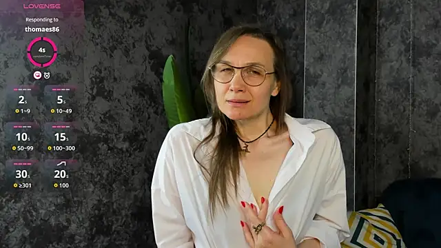Lillian White online show from May 13, 1:03 am