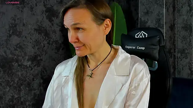 Lillian White online show from May 17, 1:03 am