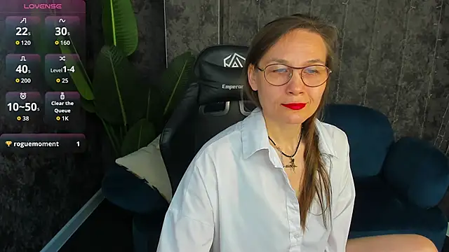 Lillian White online show from May 20, 1:01 am