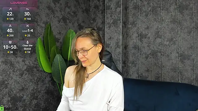 Lillian White online show from May 24, 12:59 am