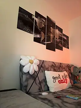 Snapshot of Eelleen chatting on December 4, 2:37 pm Eelleen online show from December 4, 2:37 pm