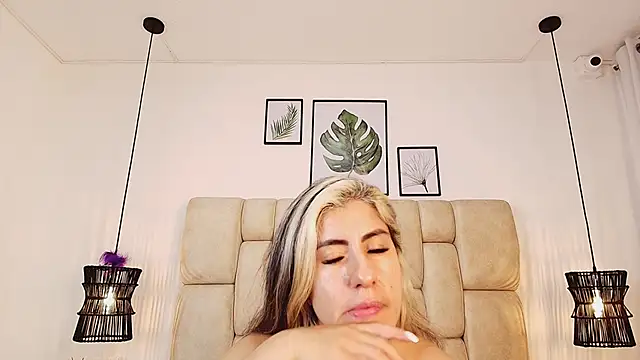 AdharaSmithh online show from March 4, 6:50 pm