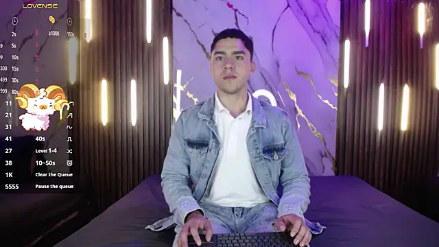 Snapshot of LiamNovak chatting on November 22, 12:15 pm LiamNovak online show from November 22, 12:15 pm