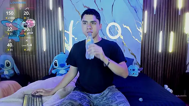 Snapshot of LiamNovak chatting on November 23, 12:05 pm LiamNovak online show from November 23, 12:05 pm