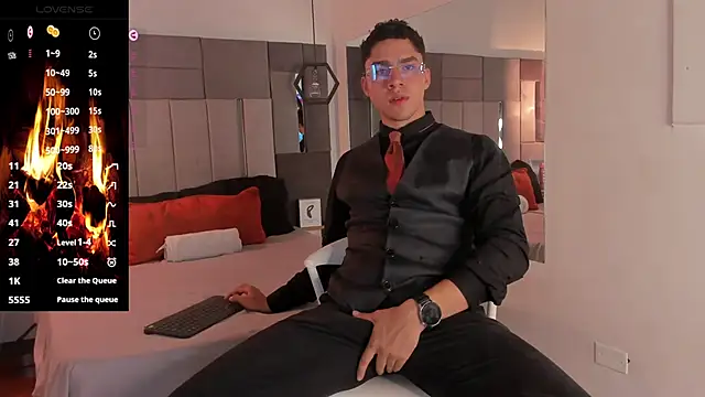 Snapshot of LiamNovak chatting on November 27, 12:51 pm LiamNovak online show from November 27, 12:51 pm