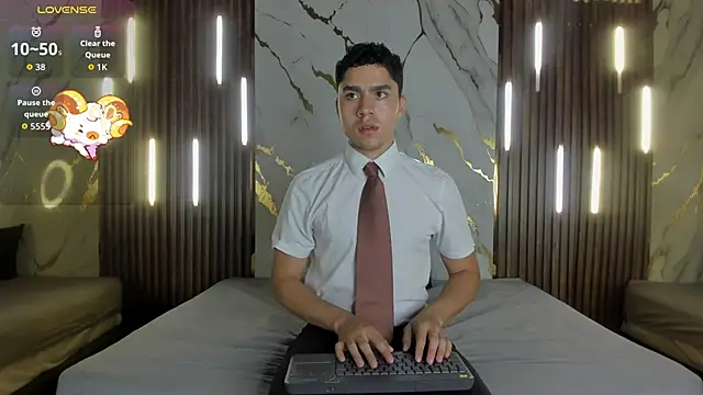 Snapshot of LiamNovak chatting on November 29, 11:02 am LiamNovak online show from November 29, 11:02 am