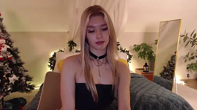 Snapshot of BattyMelody chatting on December 13, 7:43 pm BattyMelody online show from December 13, 7:43 pm