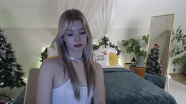Snapshot of BattyMelody chatting on December 18, 10:02 pm BattyMelody online show from December 18, 10:02 pm