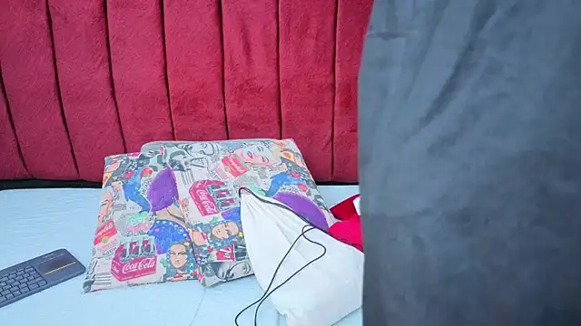 selena castillo online show from December 4, 12:25 pm