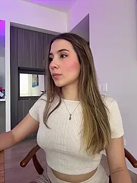 SophieRaily  online show from February 12, 9:01 pm