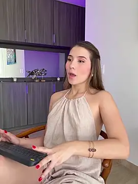 SophieRaily  online show from March 20, 9:24 pm