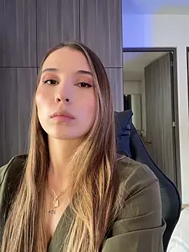 SophieRaily  online show from September 12, 9:04 pm