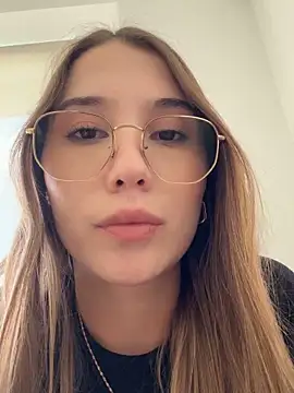 SophieRaily  online show from September 17, 7:04 pm