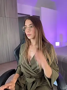 SophieRaily  online show from November 14, 6:50 pm