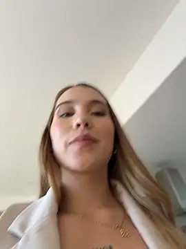 SophieRaily  online show from January 7, 8:33 pm