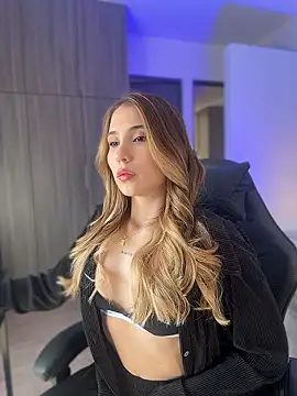 SophieRaily  online show from January 13, 6:57 pm