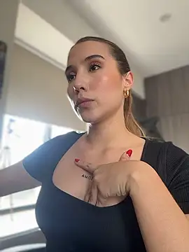 SophieRaily  online show from January 14, 8:58 pm