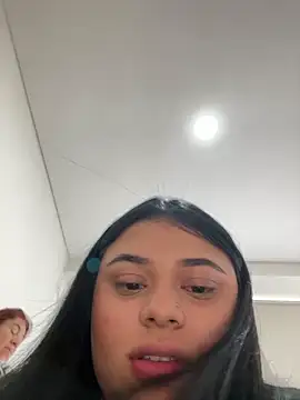 alissonfernandez  online show from February 8, 3:21 pm