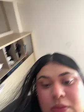 alissonfernandez  online show from February 12, 12:33 pm