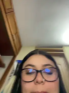 alissonfernandez  online show from March 25, 10:32 am