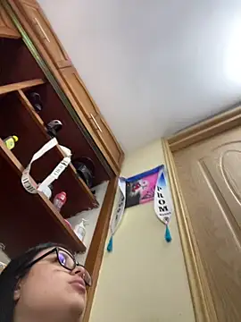 alissonfernandez  online show from March 28, 1:27 am