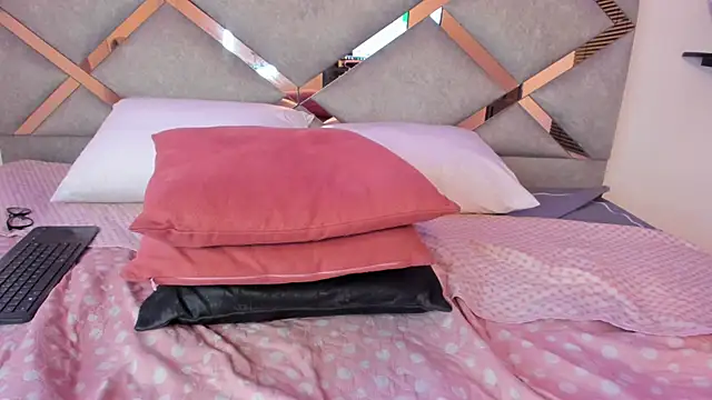 Snapshot of marian_pinzon chatting on February 28, 8:53 am marian pinzon online show from February 28, 8:53 am