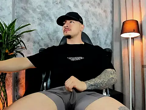 boyc022  online show from February 18, 2:46 pm