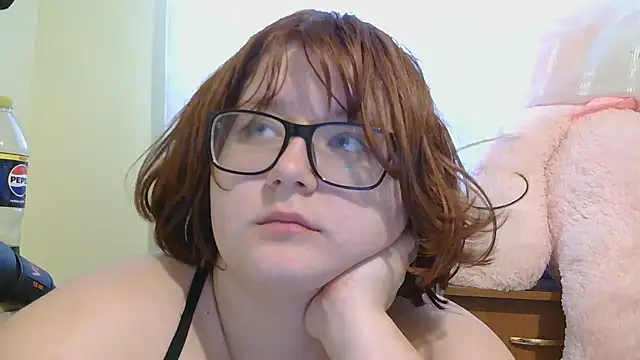 Snapshot of SoNayNachka chatting on December 5, 11:49 am SoNayNachka online show from December 5, 11:49 am