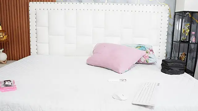hornybarelylegalgirl online show from May 19, 1:44 am