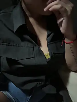 Snapshot of kiyomi-amour chatting on December 29, 6:35 am kiyomi-amour online show from December 29, 6:35 am