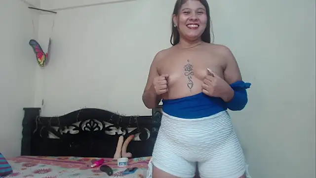 Snapshot of Stylevoluptuousvycky chatting on February 16, 11:05 pm Stylevoluptuousvycky online show from February 16, 11:05 pm