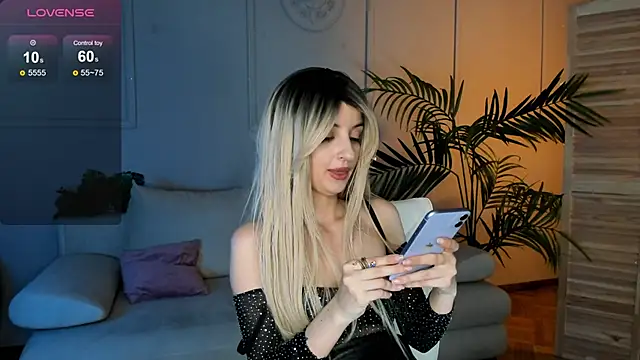 Snapshot of Katty_Lights chatting on March 8, 1:17 am Katty Lights online show from March 8, 1:17 am