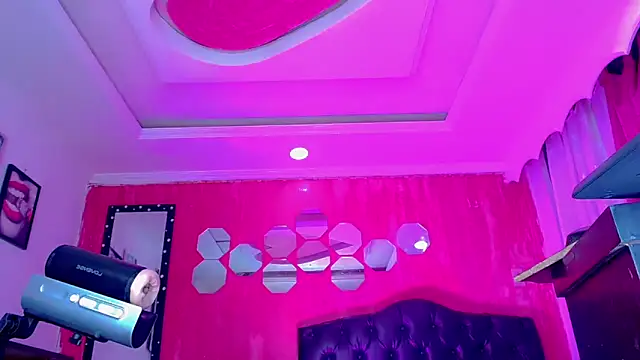 TiffanyMackensyy online show from April 12, 1:32 am