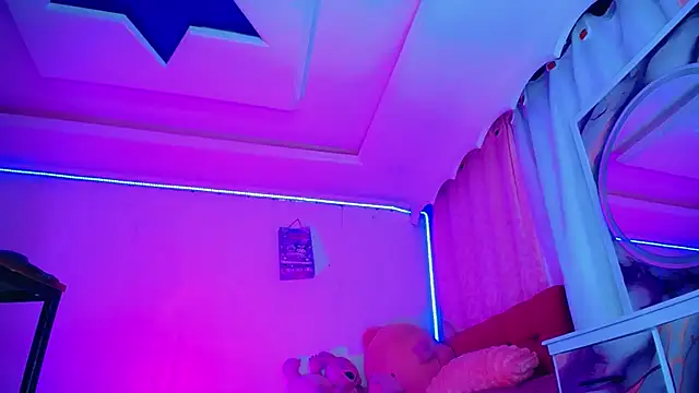 TiffanyMackensyy online show from May 24, 1:21 am
