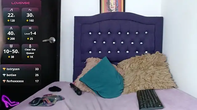 MARYQUANT online show from February 7, 6:45 am